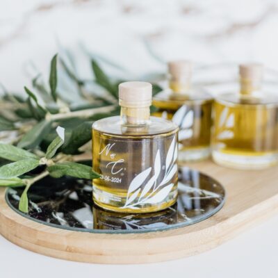 Botellas de aceite de oliva para regalos de boda personalizadas con nombres de los novios